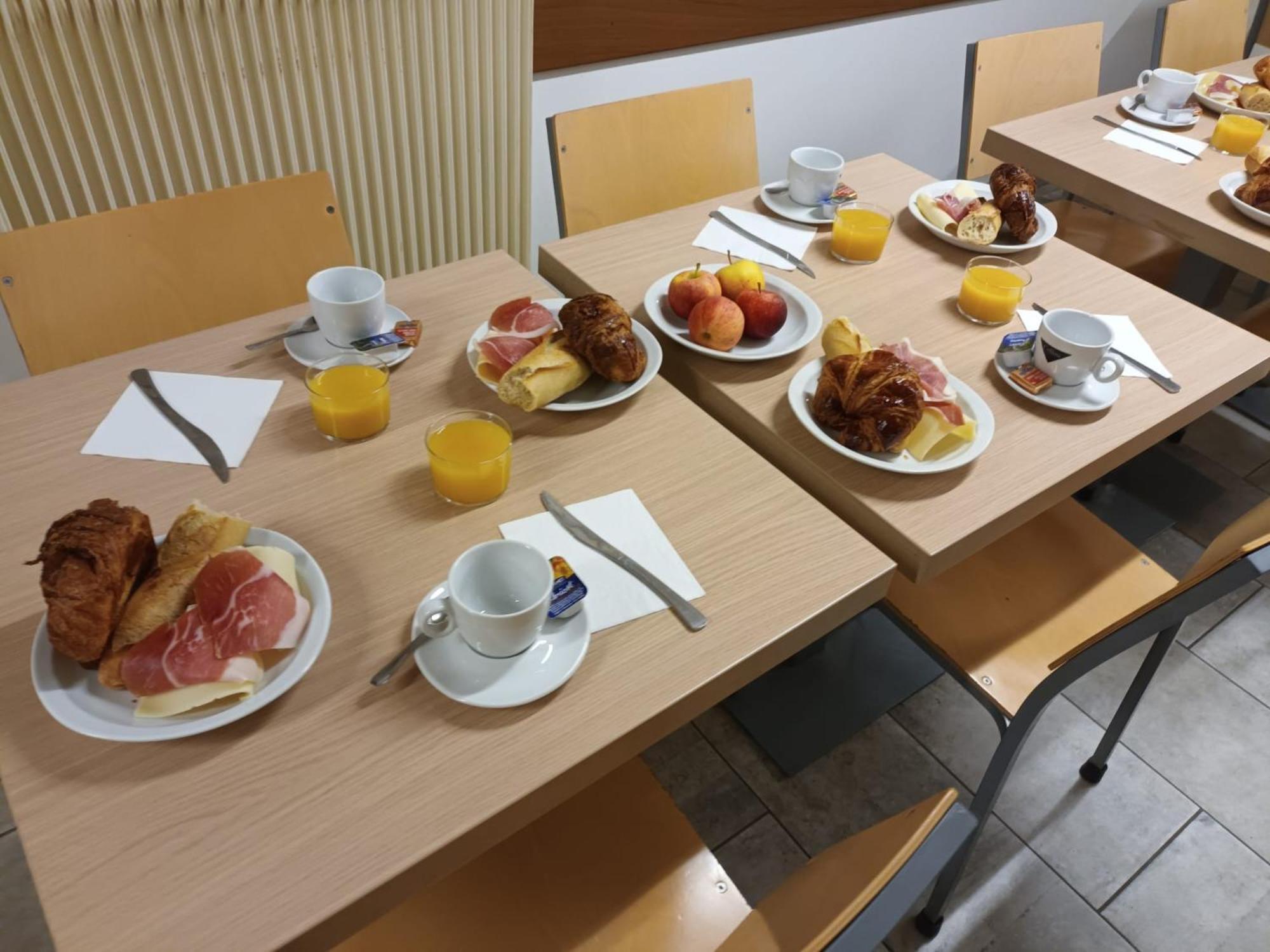Refuge D'Etape Zuharpeta Randonneur Pelerin سان جان بييه دو بور المظهر الخارجي الصورة